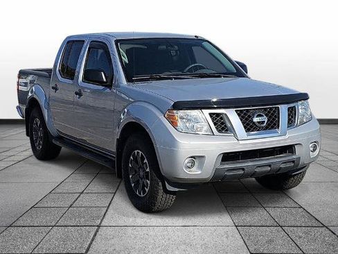 Used 2019 Nissan Frontier Desert Runner RWD image 3