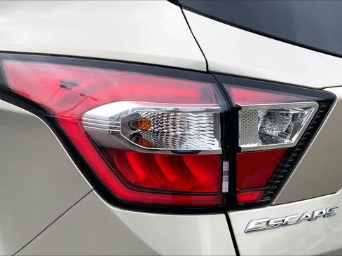 Certified 2018 Ford Escape SE w/ Ford Safe & Smart Package AWD/4WD image 25