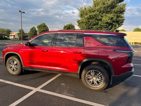 Used 2026 Chevrolet Traverse LT FWD image 13