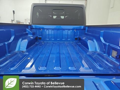 Used 2024 Jeep Gladiator Mojave w/ Technology Group image 32