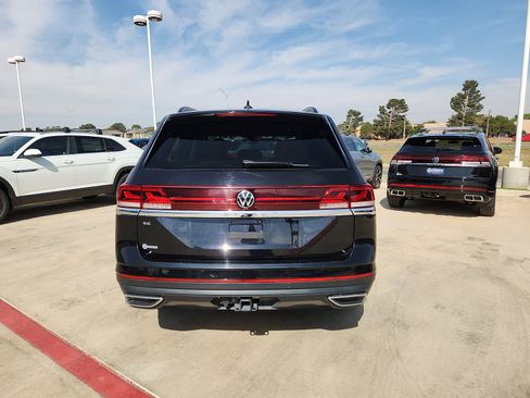 Used 2025 Volkswagen Atlas SE FWD image 6