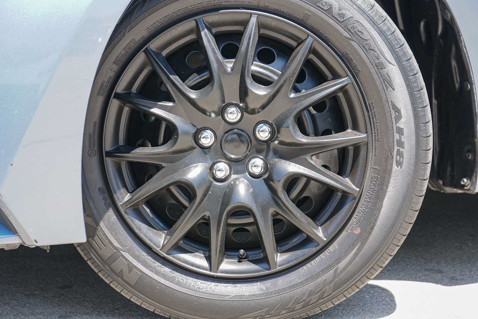 Used 2022 Toyota Corolla LE FWD image 2