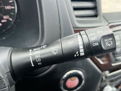 Used 2014 Nissan Pathfinder SL image 25