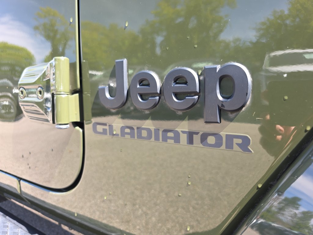 Used 2022 Jeep Gladiator Sport AWD/4WD image 38