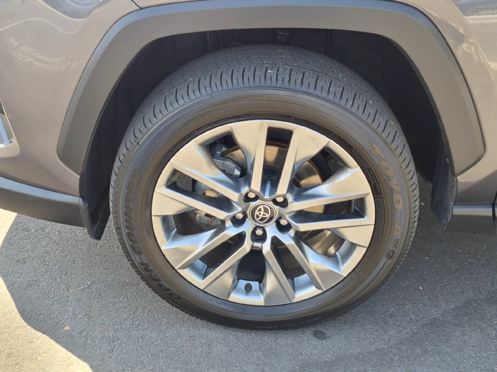 Used 2023 Toyota RAV4 XLE Premium FWD image 31