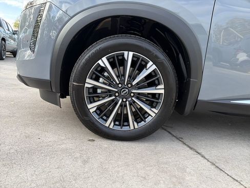 New 2026 Nissan Pathfinder Platinum FWD image 12