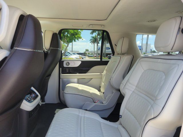 Used 2020 Lincoln Navigator Black Label w/ Cargo Convenience Package AWD/4WD image 19