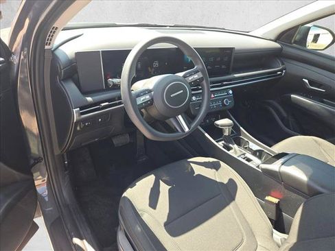 Used 2025 Hyundai Tucson SE FWD image 11