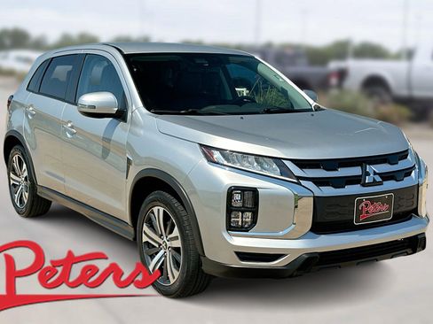 Used 2024 Mitsubishi Outlander Sport SE image 1