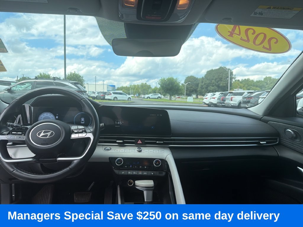 Used 2024 Hyundai Elantra Limited FWD image 14