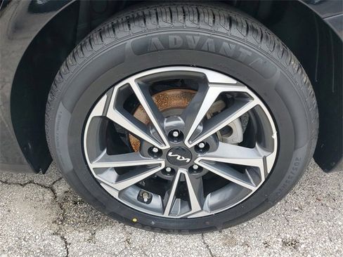 Used 2023 Kia Forte LXS image 6