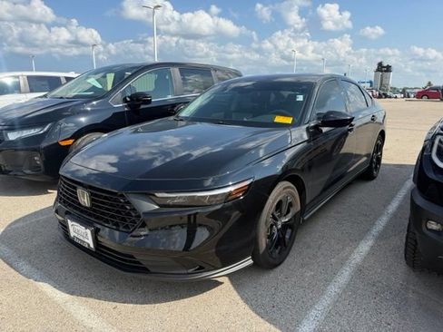 Used 2025 Honda Accord SE image 2