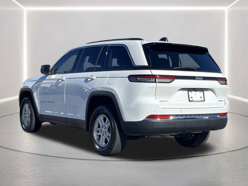 Used 2023 Jeep Grand Cherokee Laredo image 20