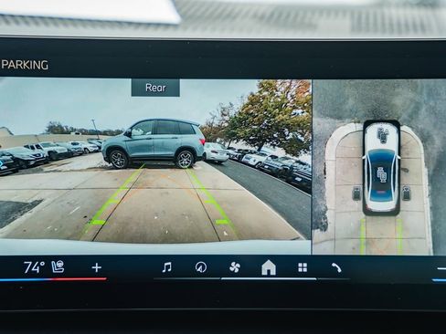 Used 2025 BMW 530i xDrive w/ Premium Package image 36