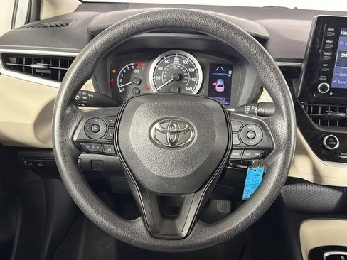 Used 2022 Toyota Corolla LE FWD image 23