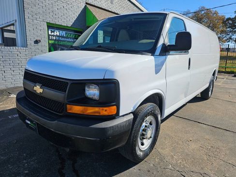 Used 2015 Chevrolet Express 2500 Extended RWD image 2