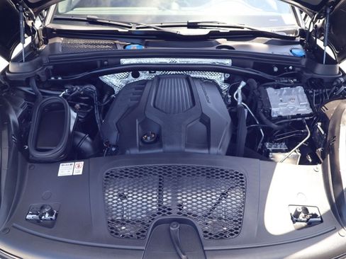 Certified 2025 Porsche Macan w/ Premium Package Plus AWD/4WD image 26