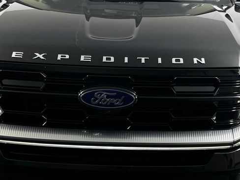 Used 2025 Ford Expedition Platinum AWD/4WD image 12
