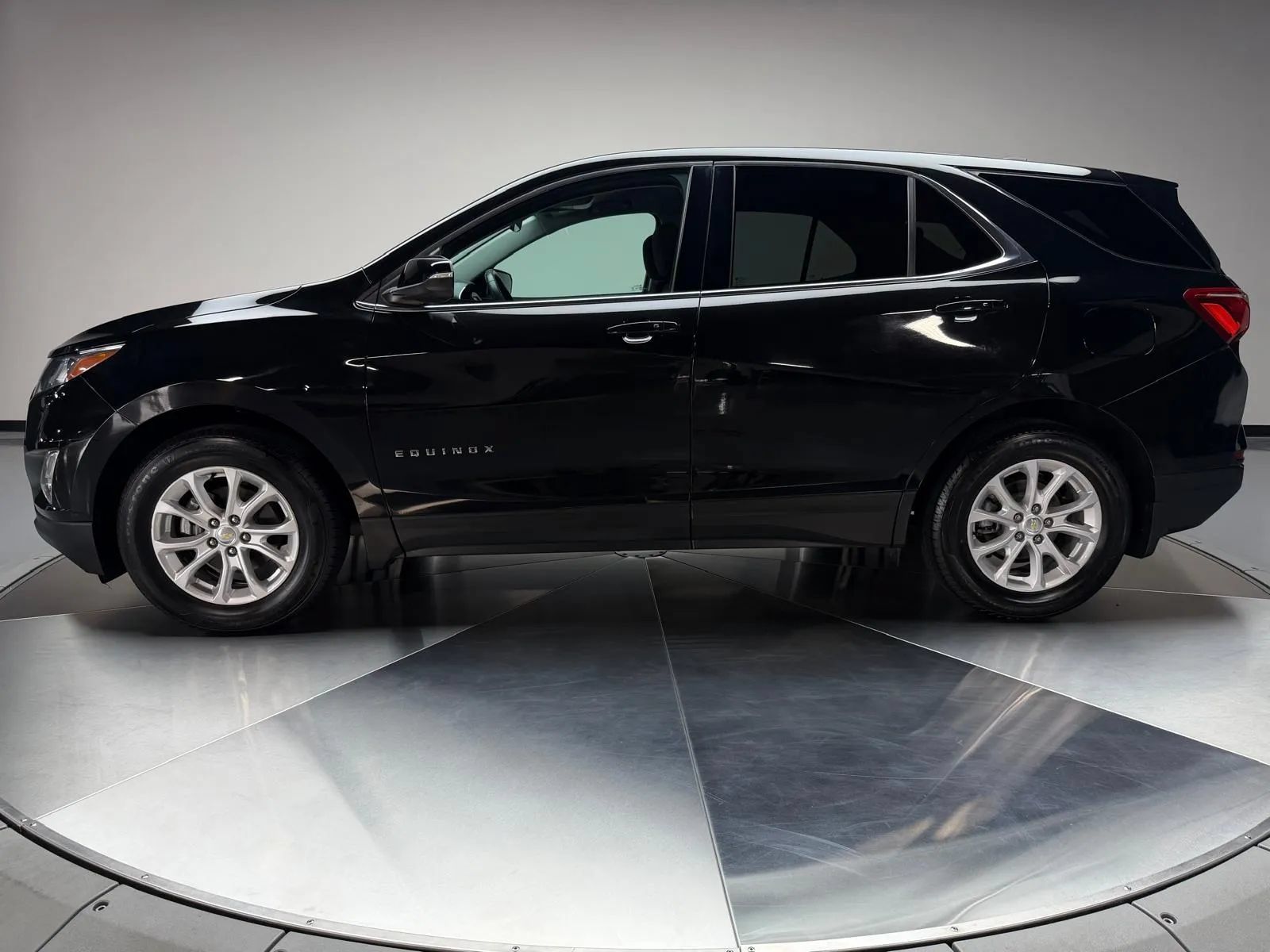 Used 2018 Chevrolet Equinox LT FWD image 4