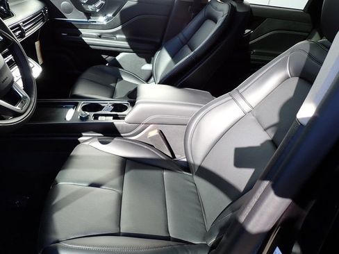 New 2026 Lincoln Corsair Premiere image 15