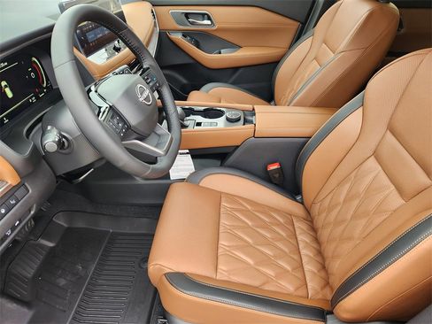 New 2026 Nissan Rogue Platinum image 9