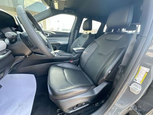 Used 2023 Jeep Compass Latitude AWD/4WD image 13