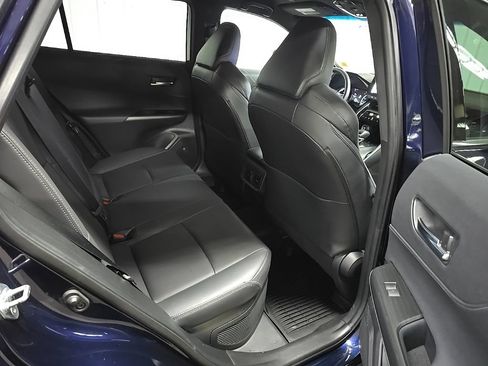 Used 2023 Toyota Venza XLE AWD/4WD image 17
