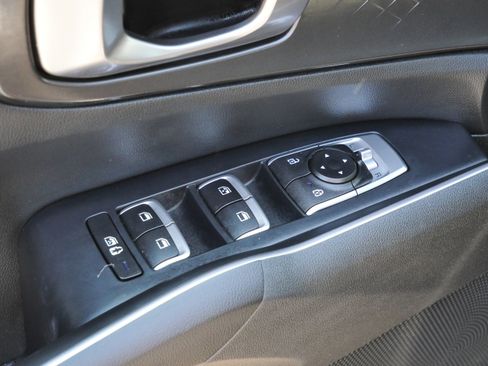 Used 2023 Kia Sorento LX AWD/4WD image 19
