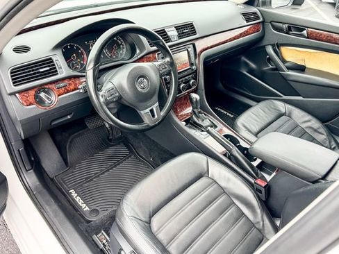 Used 2013 Volkswagen Passat 3.6 SEL Premium image 10