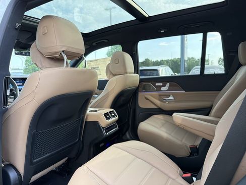 New 2026 Mercedes-Benz GLS 450 4MATIC image 9