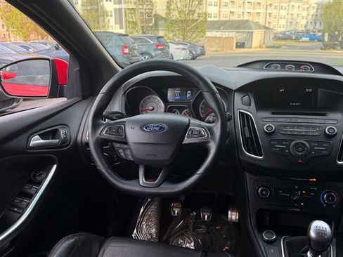 Used 2017 Ford Focus ST image 22