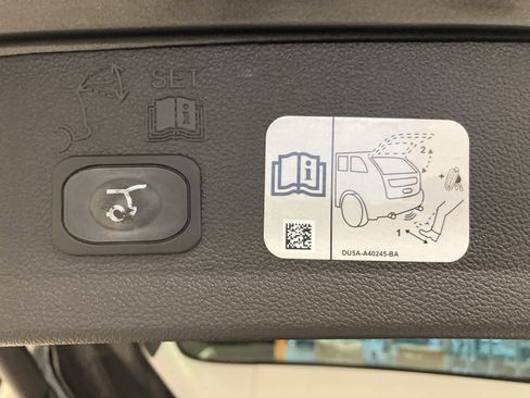 Used 2019 Ford Escape Titanium image 31