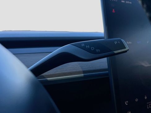 Used 2022 Tesla Model Y Performance image 16