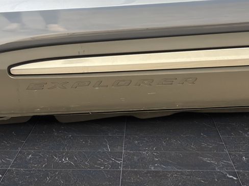 Used 2021 Ford Explorer XLT w/ Equipment Group 202A AWD/4WD image 41