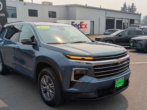Used 2024 Chevrolet Traverse LT w/ Enhanced Driving Package FWD image 8
