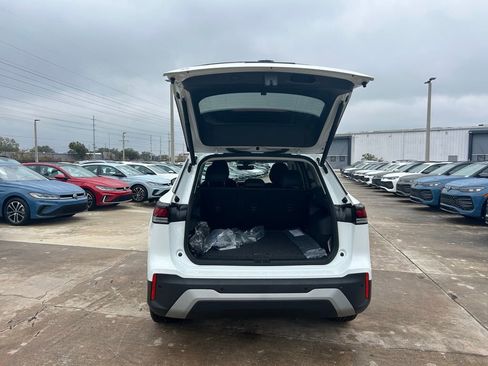 New 2026 Volkswagen Tiguan SE image 40