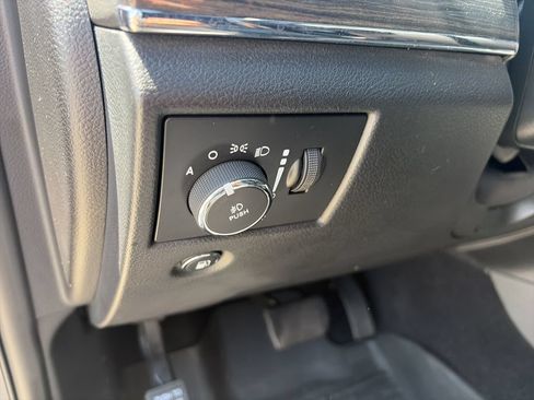 Used 2021 Jeep Grand Cherokee Overland AWD/4WD image 19