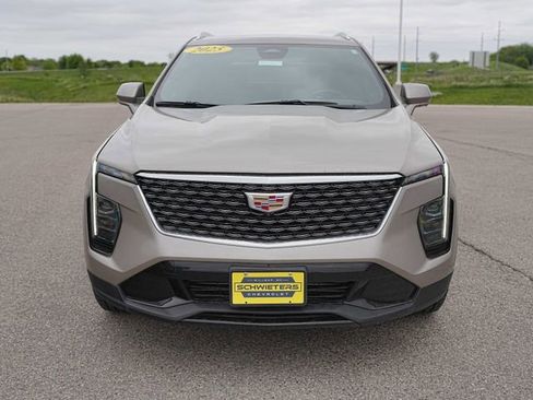 Used 2025 Cadillac XT4 Premium Luxury AWD/4WD image 2