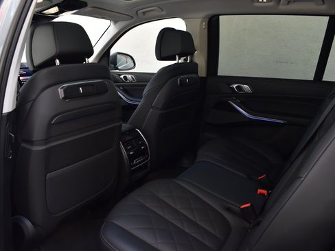 Used 2025 BMW X7 xDrive40i AWD/4WD image 24