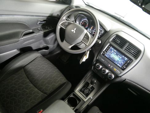 Used 2025 Mitsubishi Outlander Sport ES AWD/4WD image 9