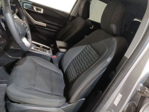 Used 2020 Ford Explorer XLT w/ Comfort Package image 13