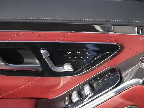 Used 2022 Mercedes-Benz S 580 4MATIC Sedan w/ AMG Line Package image 24