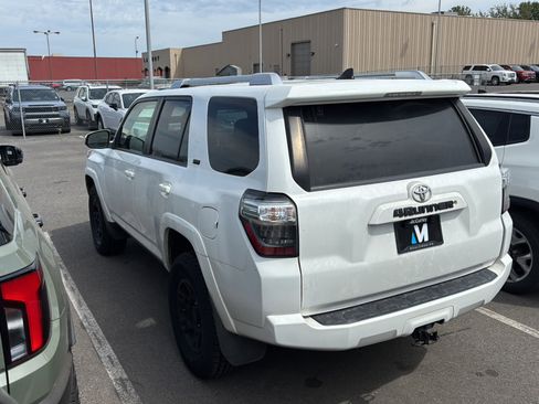 Used 2018 Toyota 4Runner SR5 Premium AWD/4WD image 3