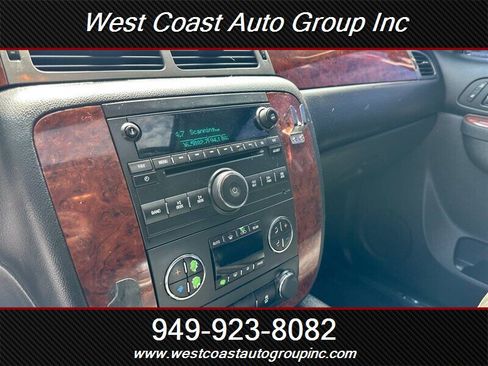 Used 2014 Chevrolet Suburban LT image 19