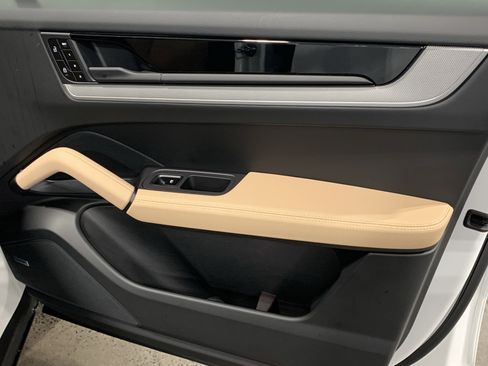 New 2026 Porsche Cayenne image 28