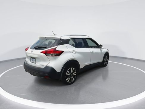 Used 2018 Nissan Kicks SV FWD image 11