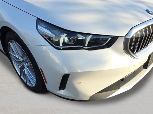 Used 2025 BMW 530i xDrive image 10