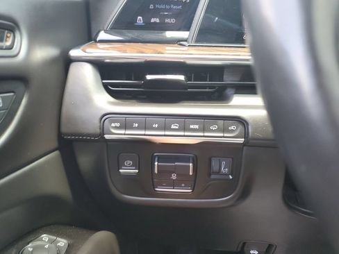 Used 2022 Cadillac Escalade Premium Luxury Platinum AWD/4WD image 24