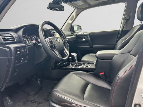 Used 2020 Toyota 4Runner TRD Off-Road Premium w/ Moonroof Package AWD/4WD image 10