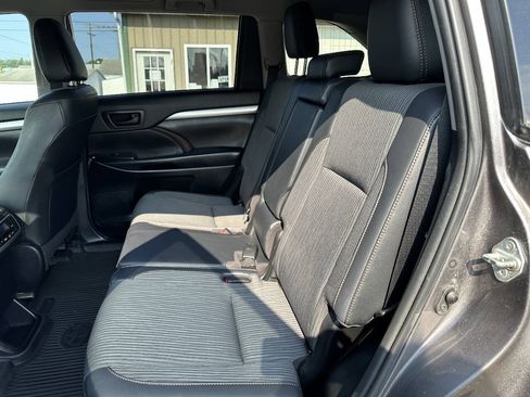 Used 2019 Toyota Highlander Plus AWD/4WD image 5